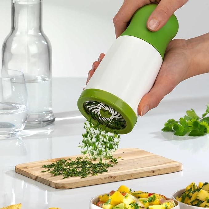 Manual grinder—effortlessly grind spices