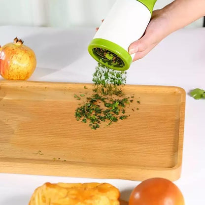 Manual grinder—effortlessly grind spices